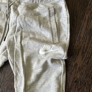 Nike jogger gray